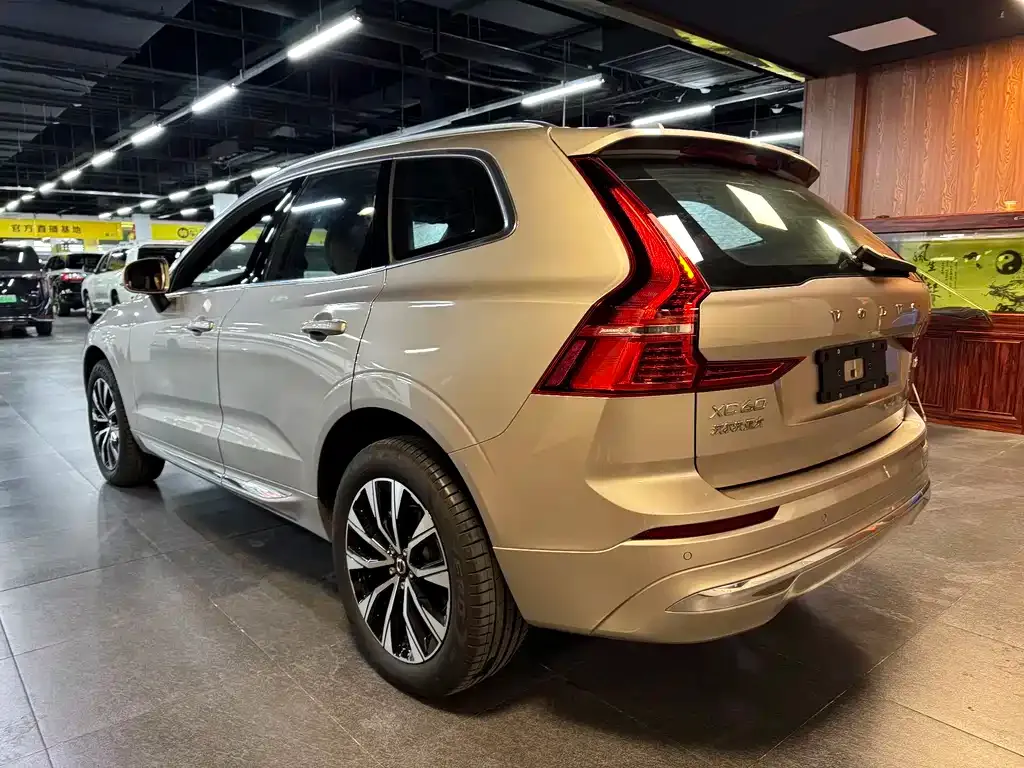 Volvo XC60 — фото 6