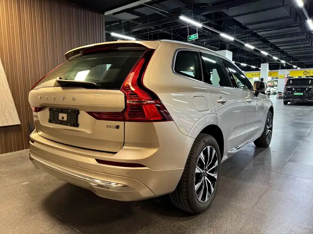 Volvo XC60 — фото 8