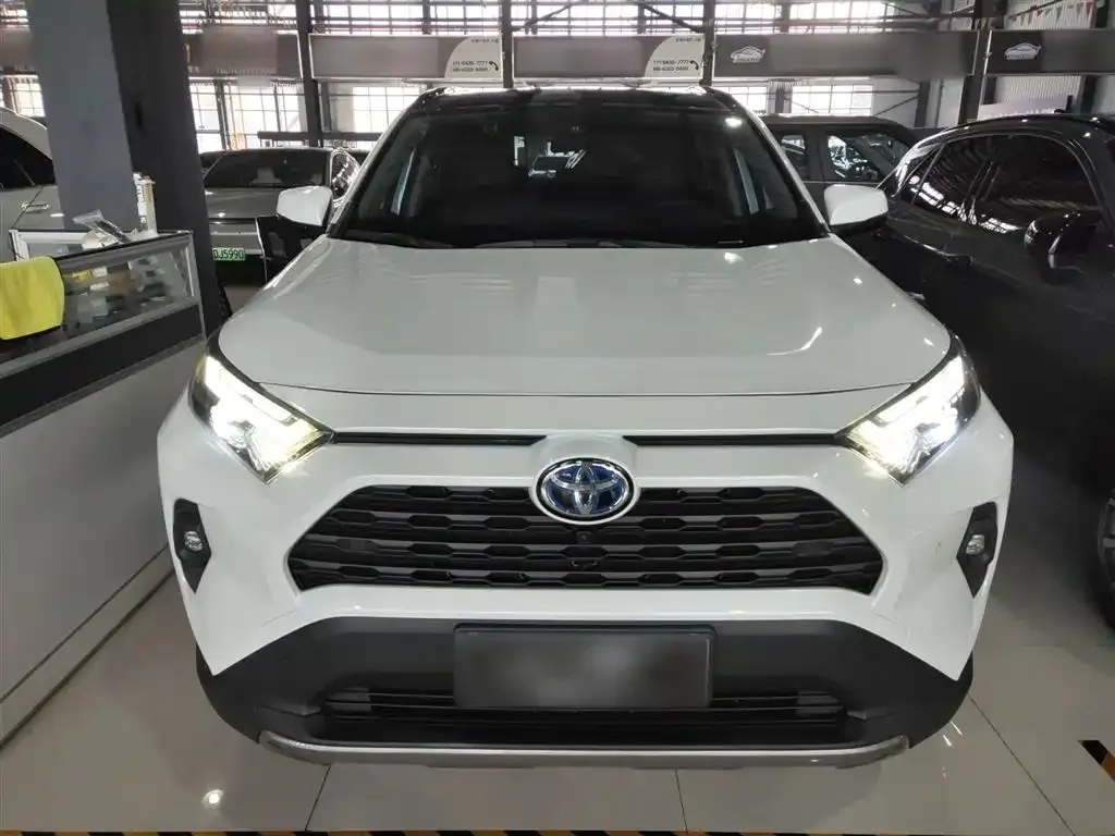 Toyota RAV4 — фото 3