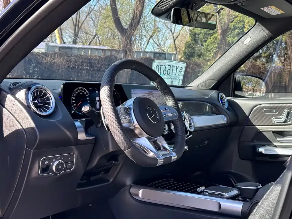 Mercedes-Benz GLB AMG — фото 3