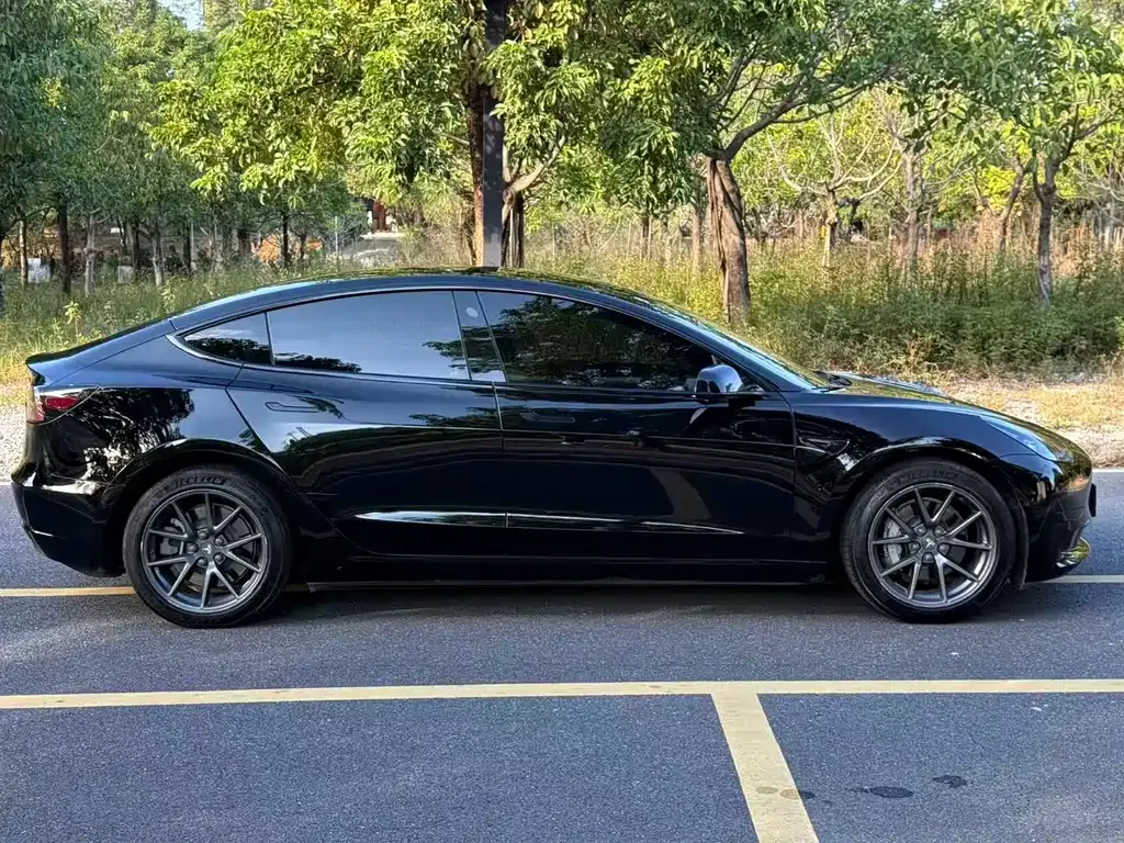 Tesla Model 3 — фото 10