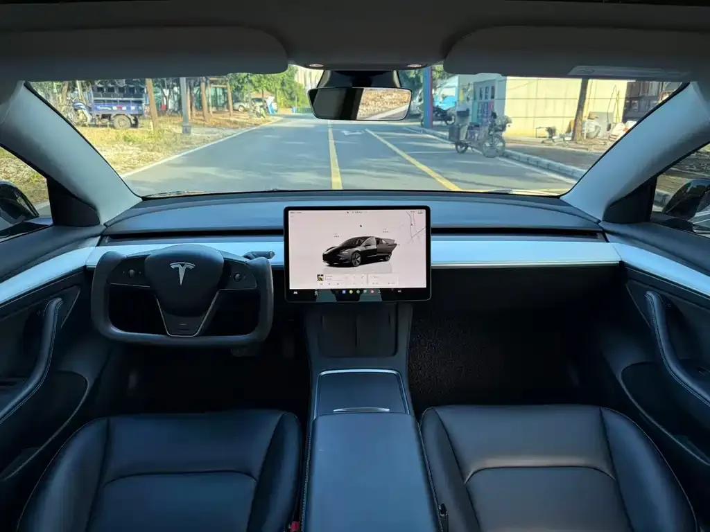 Tesla Model 3 — фото 5