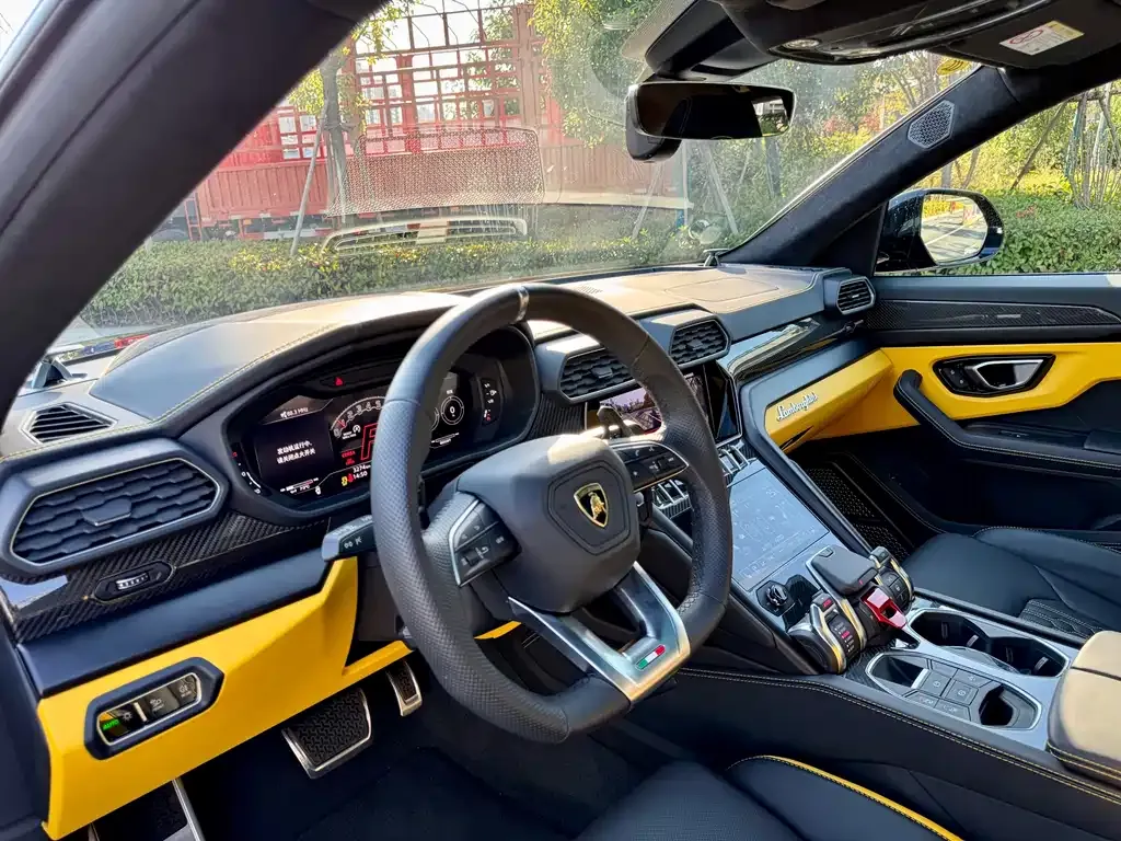 Lamborghini Urus — фото 5