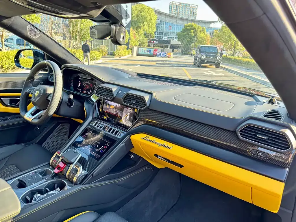Lamborghini Urus — фото 6