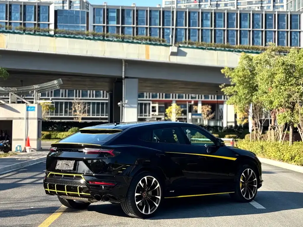 Lamborghini Urus — фото 8