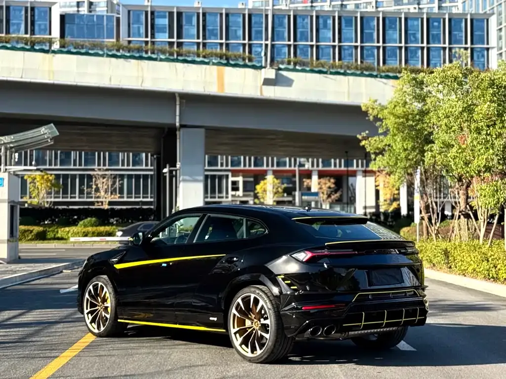 Lamborghini Urus — фото 9