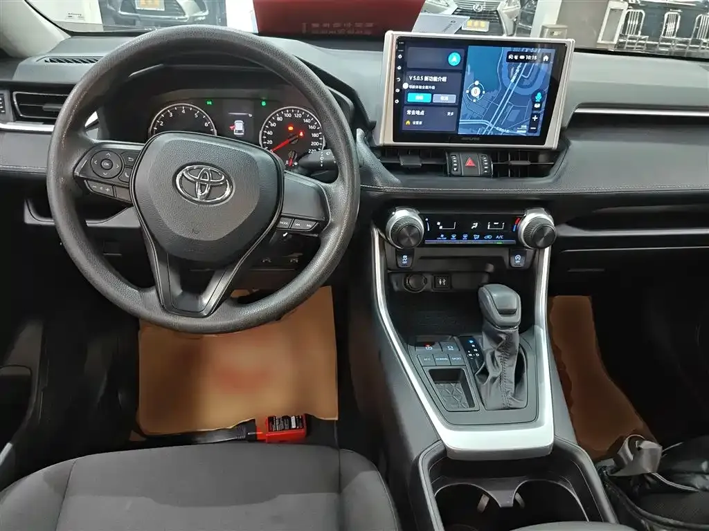 Toyota Wildlander — фото 10