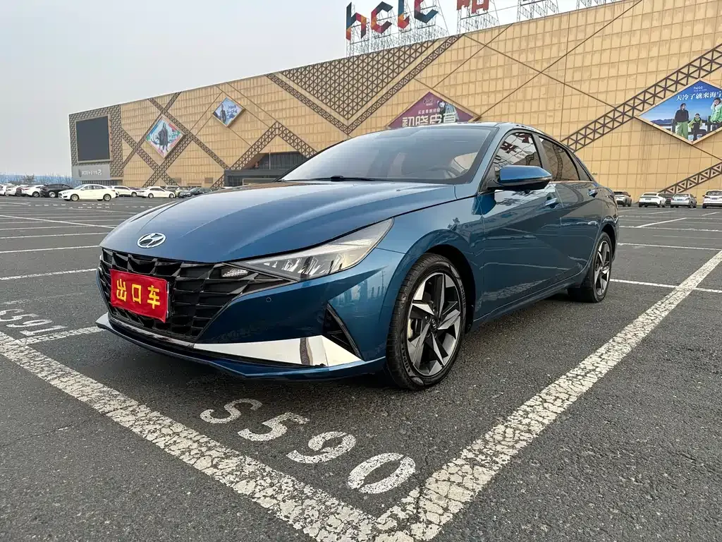Hyundai Elantra — фото 1