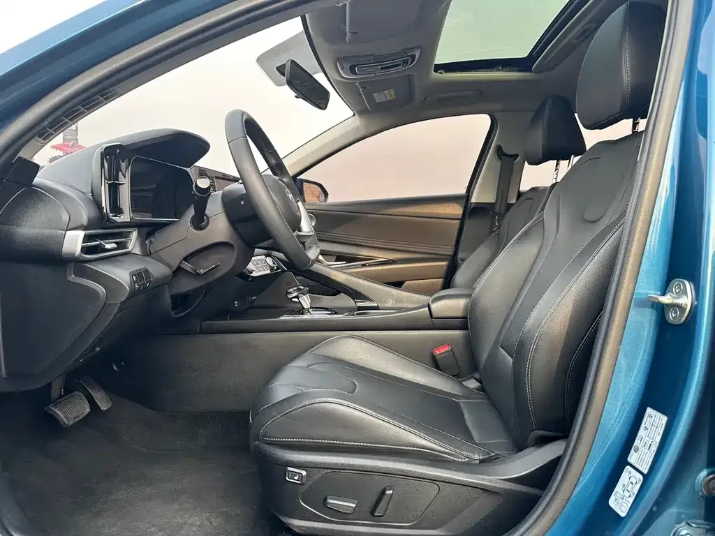 Hyundai Elantra — фото 4