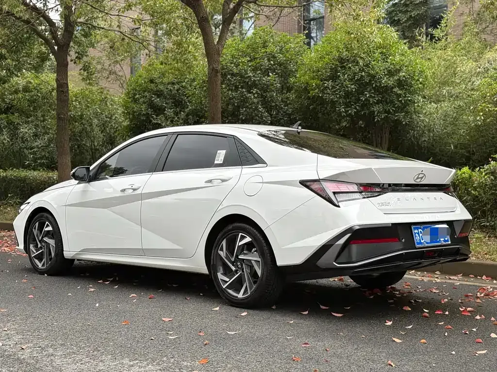 Hyundai Elantra — фото 3