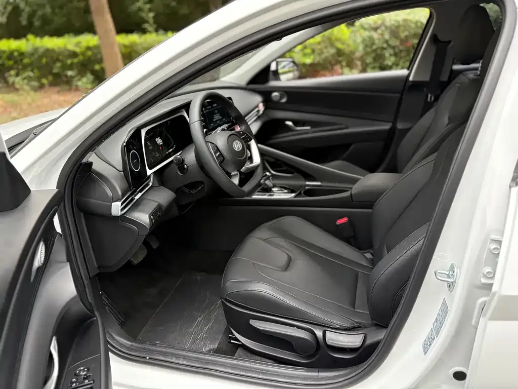 Hyundai Elantra — фото 6