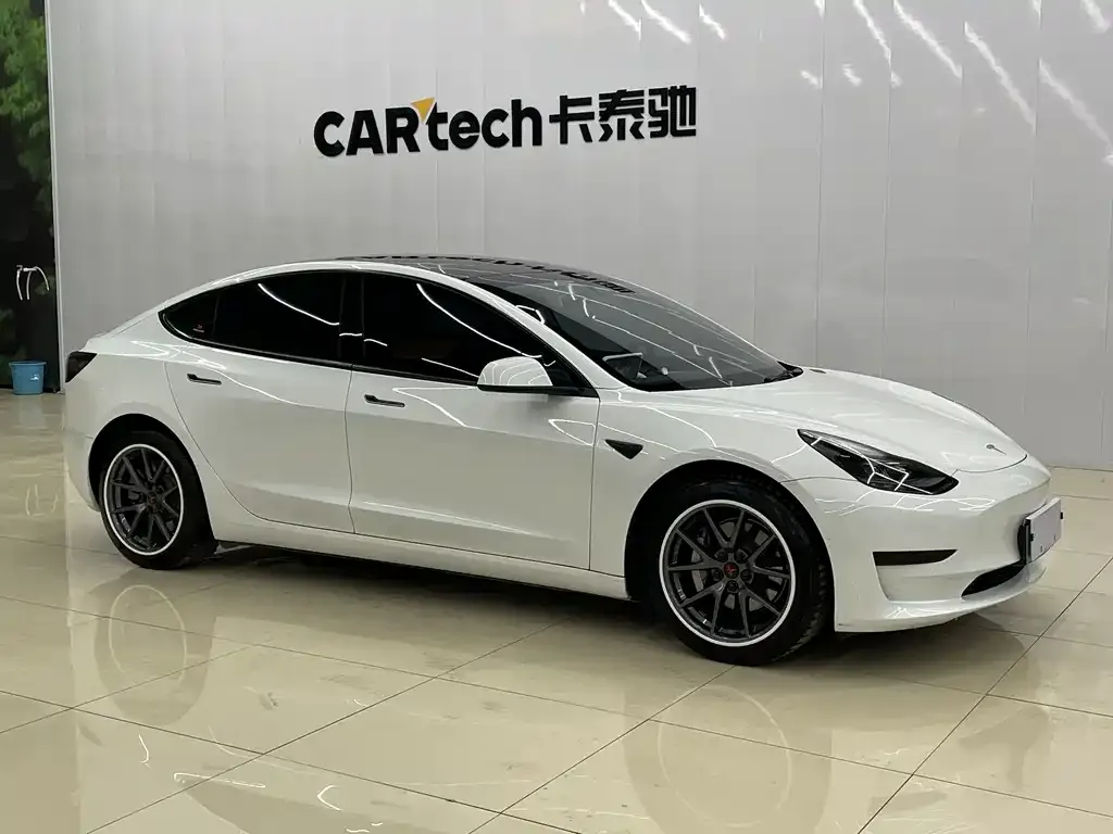 Tesla Model 3 — фото 2