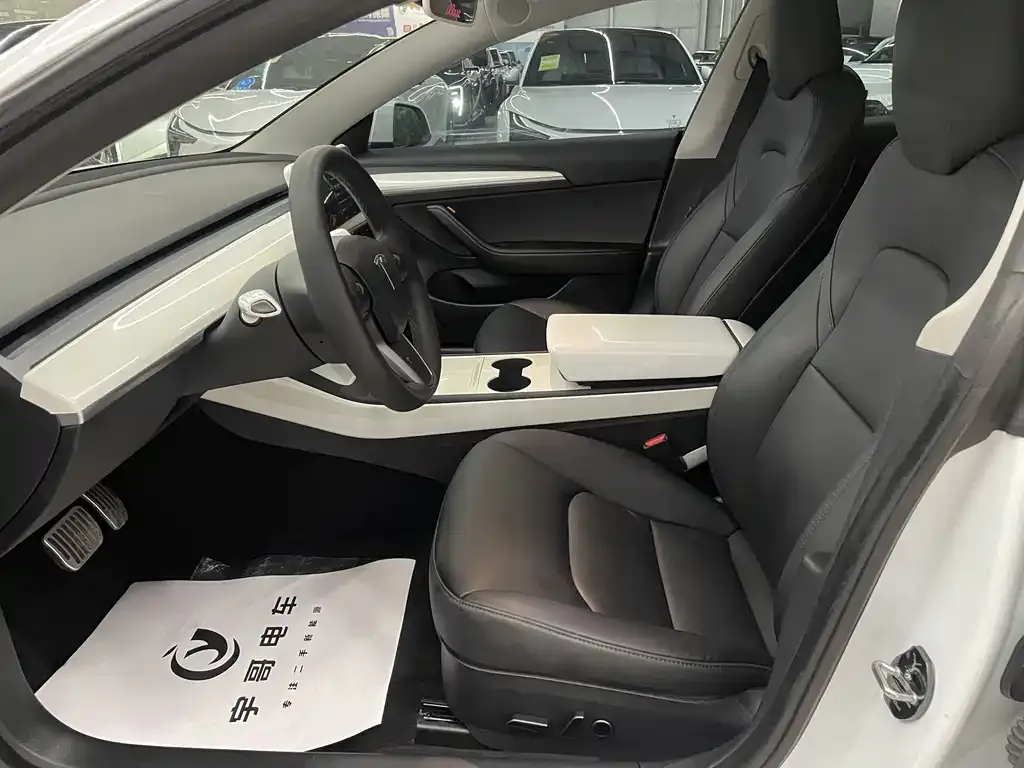 Tesla Model 3 — фото 4