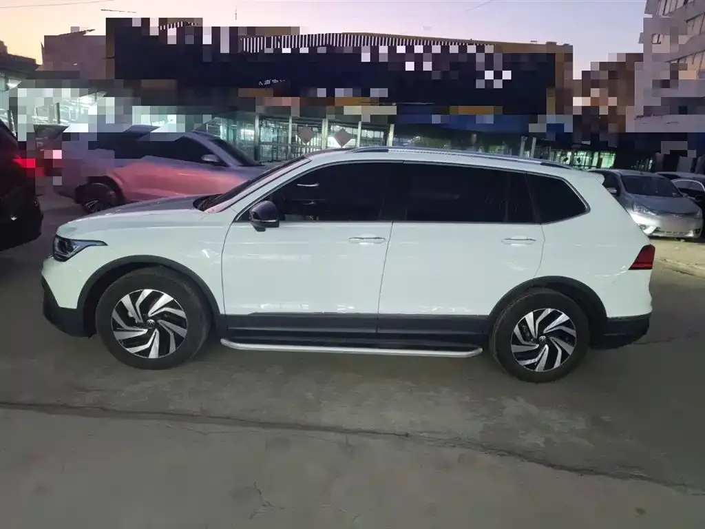 Volkswagen Tiguan L — фото 5