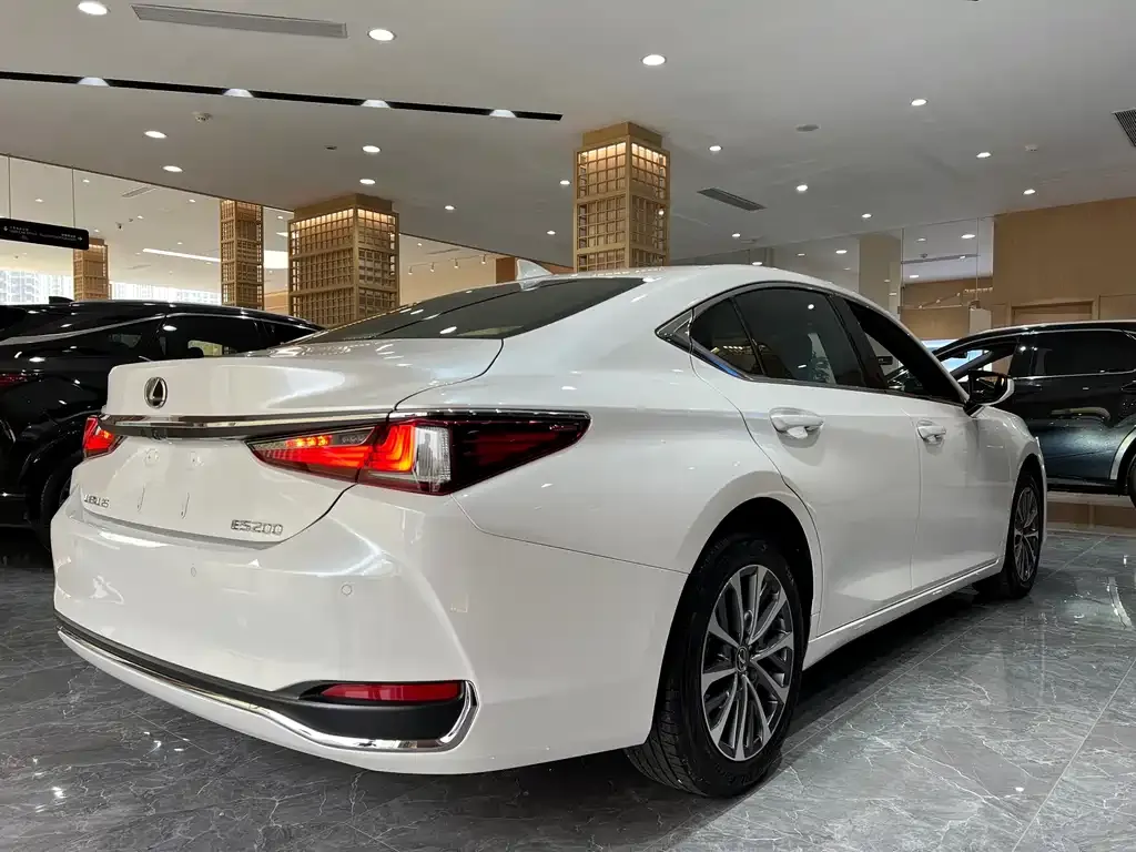 Lexus ES — фото 7