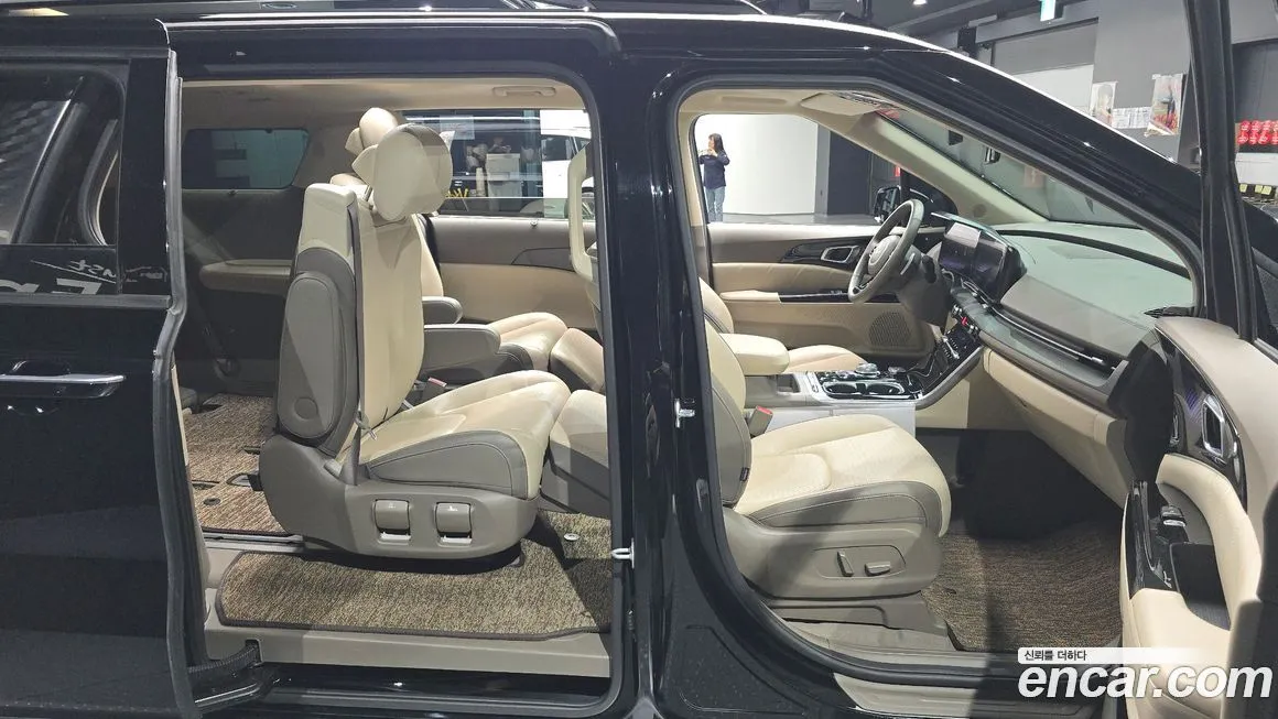 Kia Carnival — фото 10