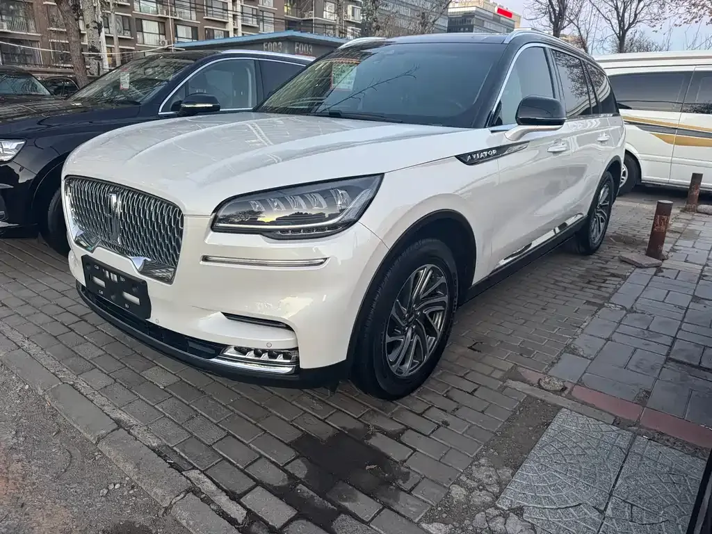 Lincoln Aviator — фото 1