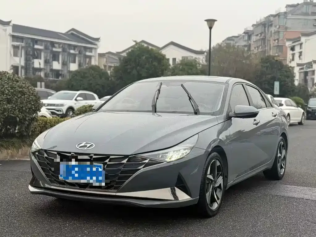 Hyundai Elantra — фото 1