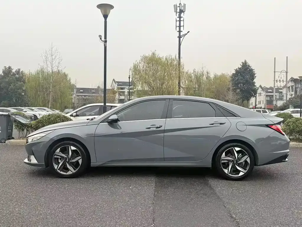 Hyundai Elantra — фото 6