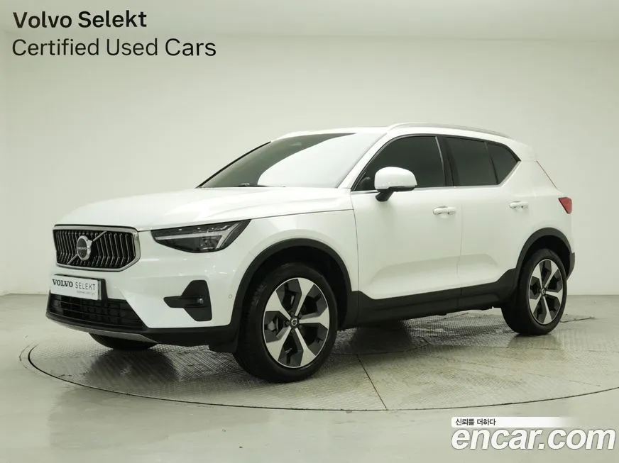 Volvo XC40 — фото 1