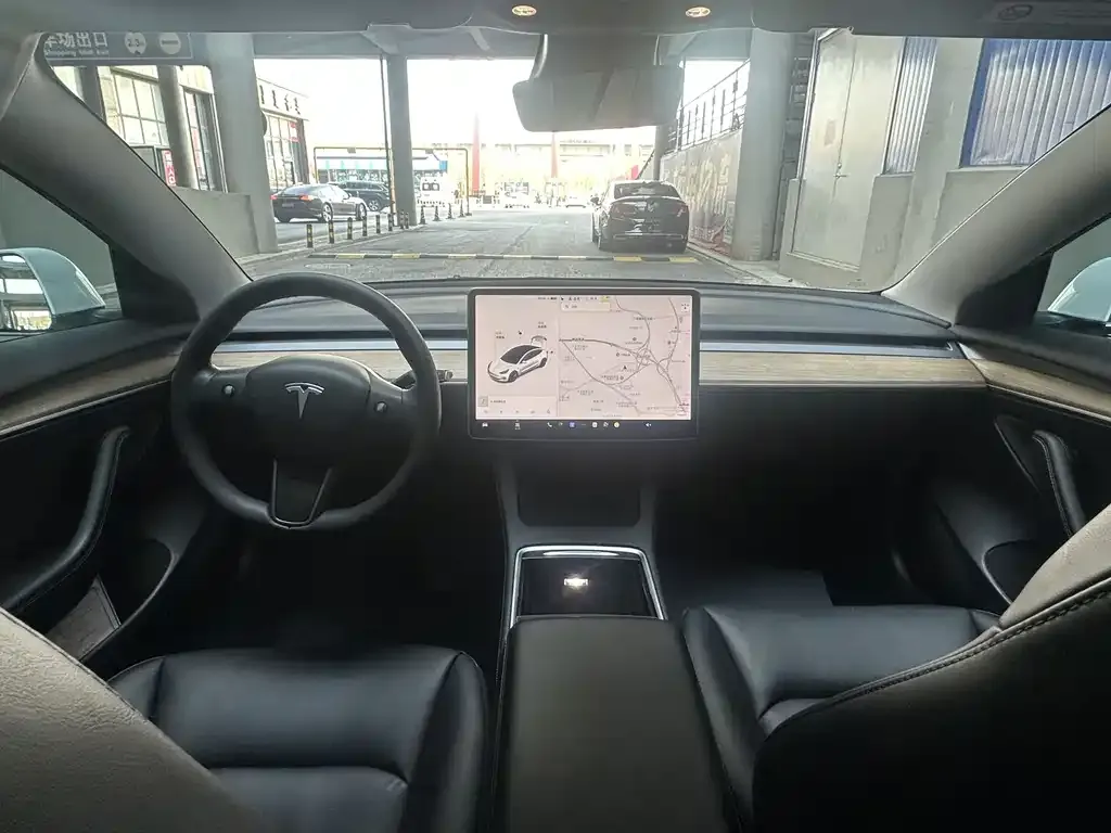Tesla Model 3 — фото 4