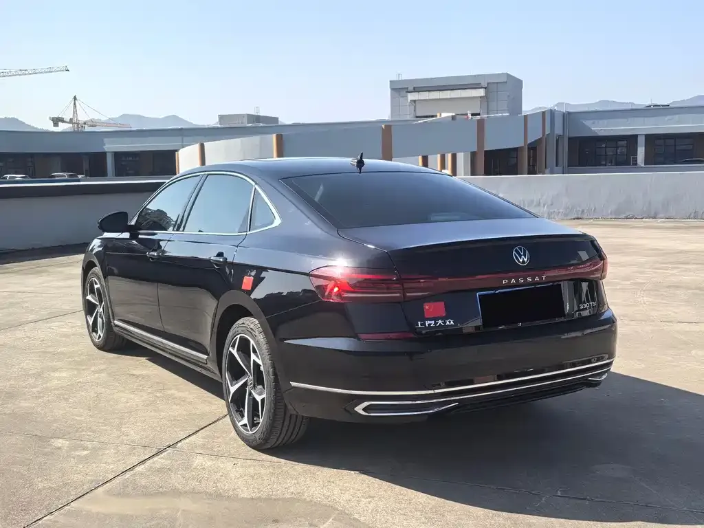 Volkswagen Passat — фото 8