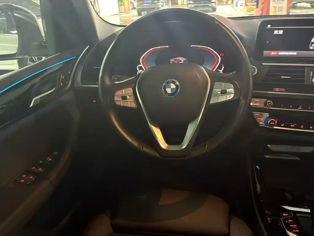 BMW iX3 — фото 10
