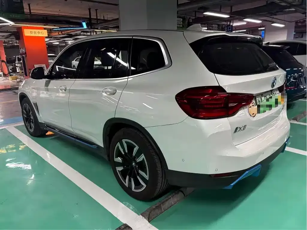 BMW iX3 — фото 4