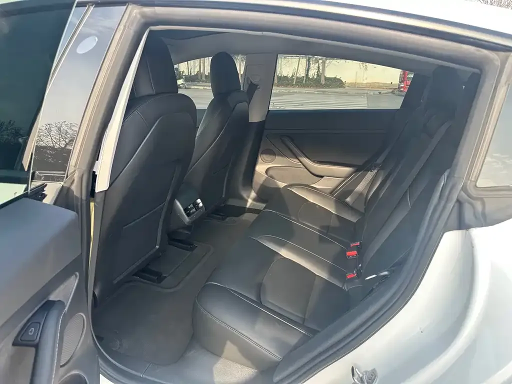 Tesla Model 3 — фото 4