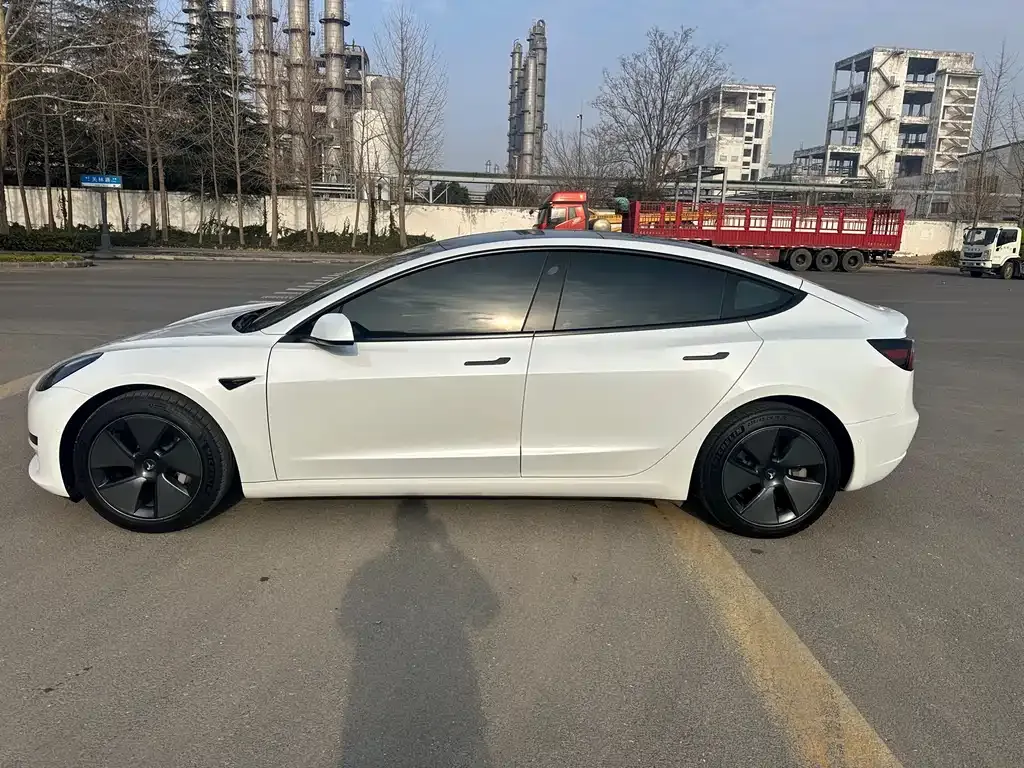 Tesla Model 3 — фото 6