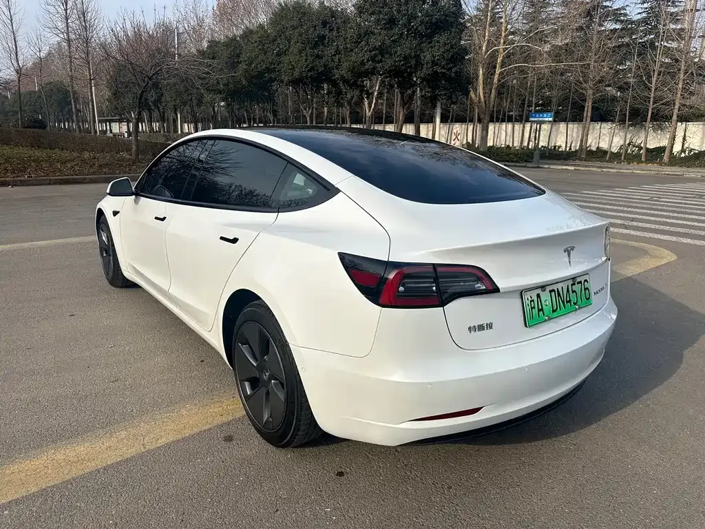 Tesla Model 3 — фото 9