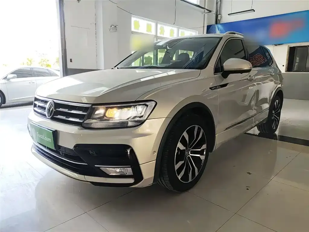 Volkswagen Tiguan L — фото 1