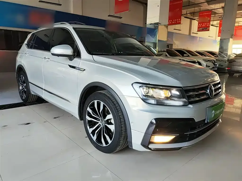 Volkswagen Tiguan L — фото 3