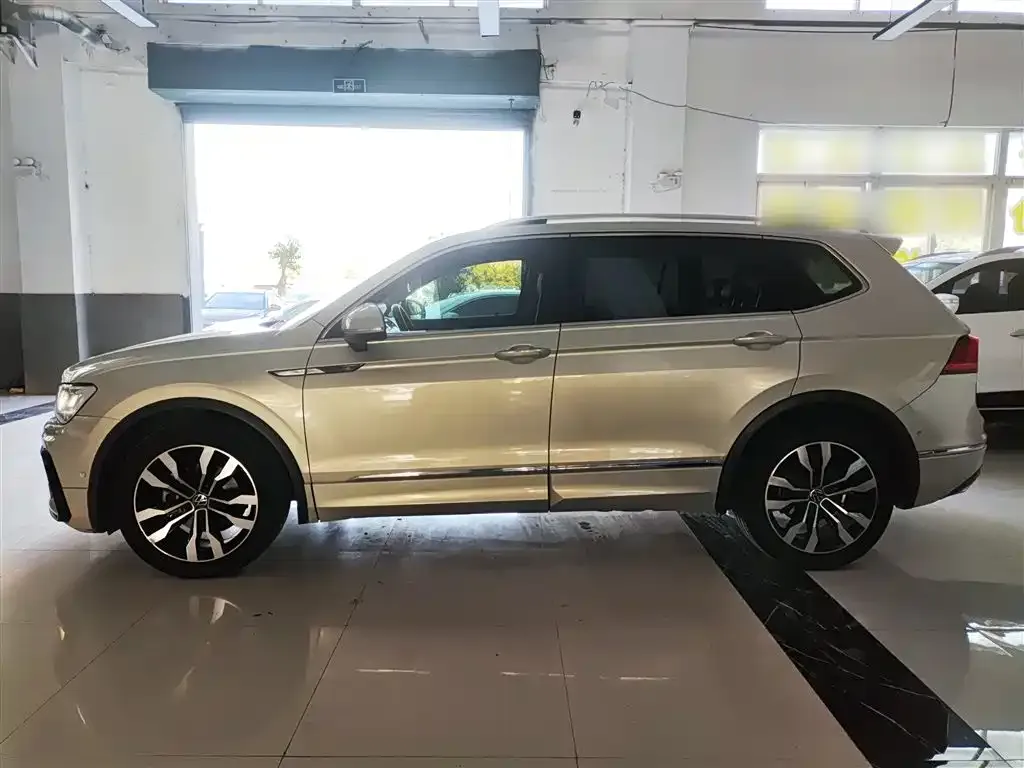 Volkswagen Tiguan L — фото 2