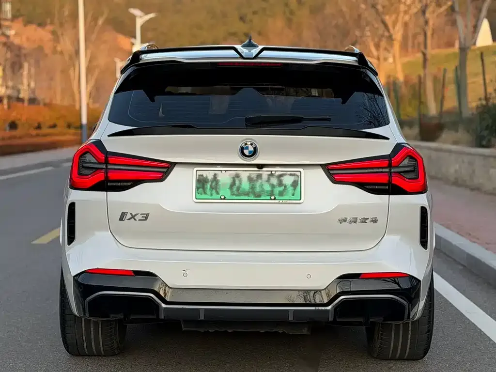 BMW iX3 — фото 5