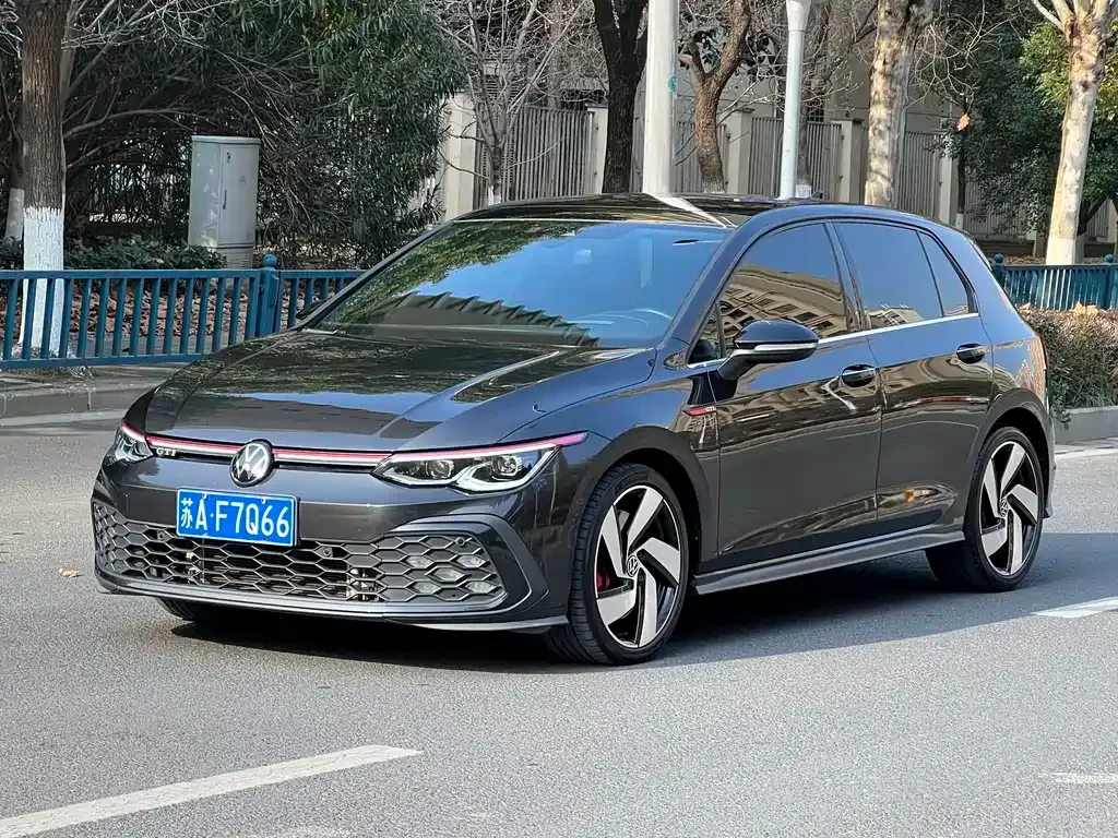 Volkswagen Golf GTI — фото 1