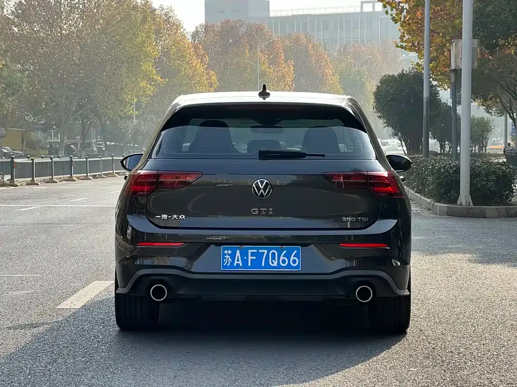 Volkswagen Golf GTI — фото 8