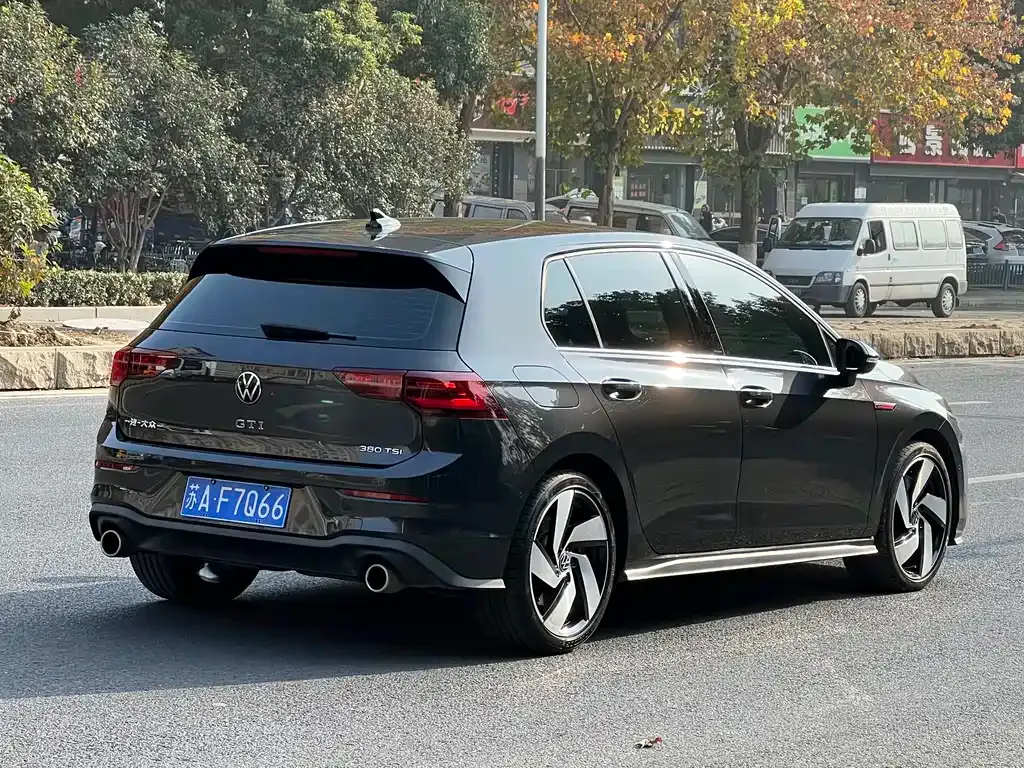 Volkswagen Golf GTI — фото 10