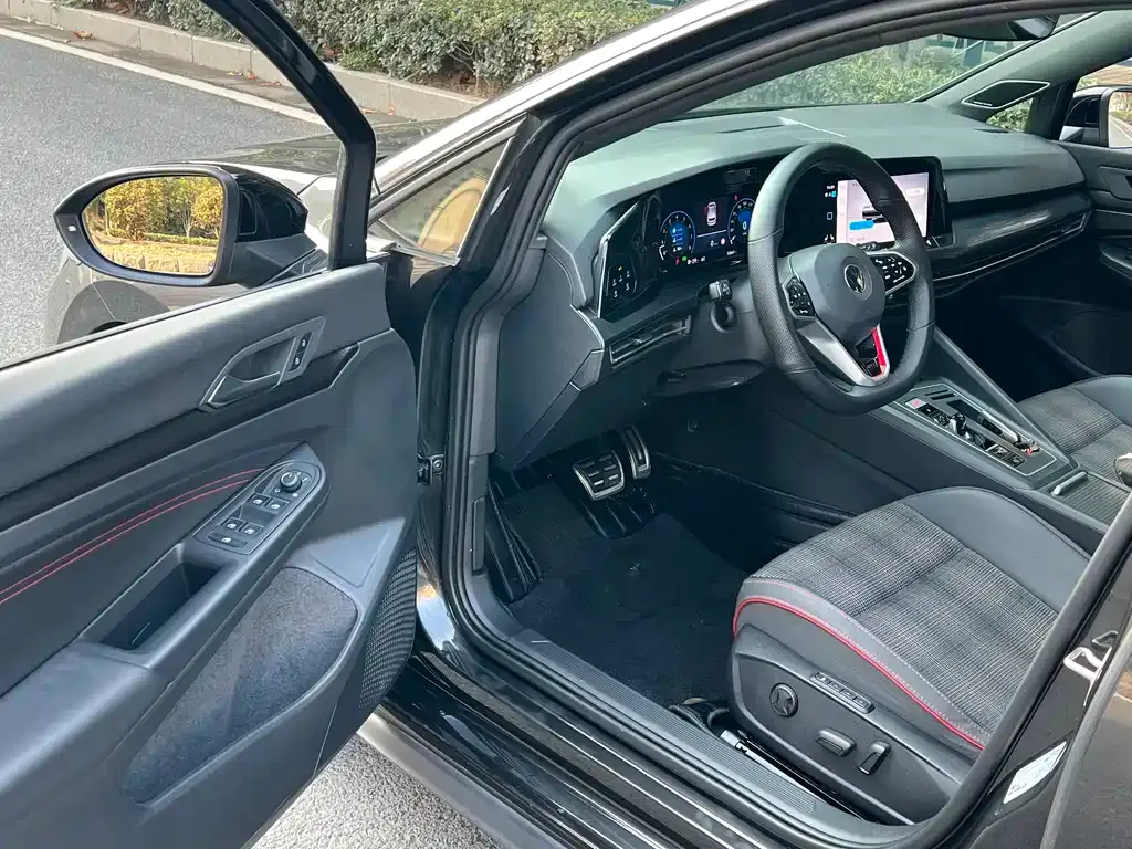 Volkswagen Golf GTI — фото 5