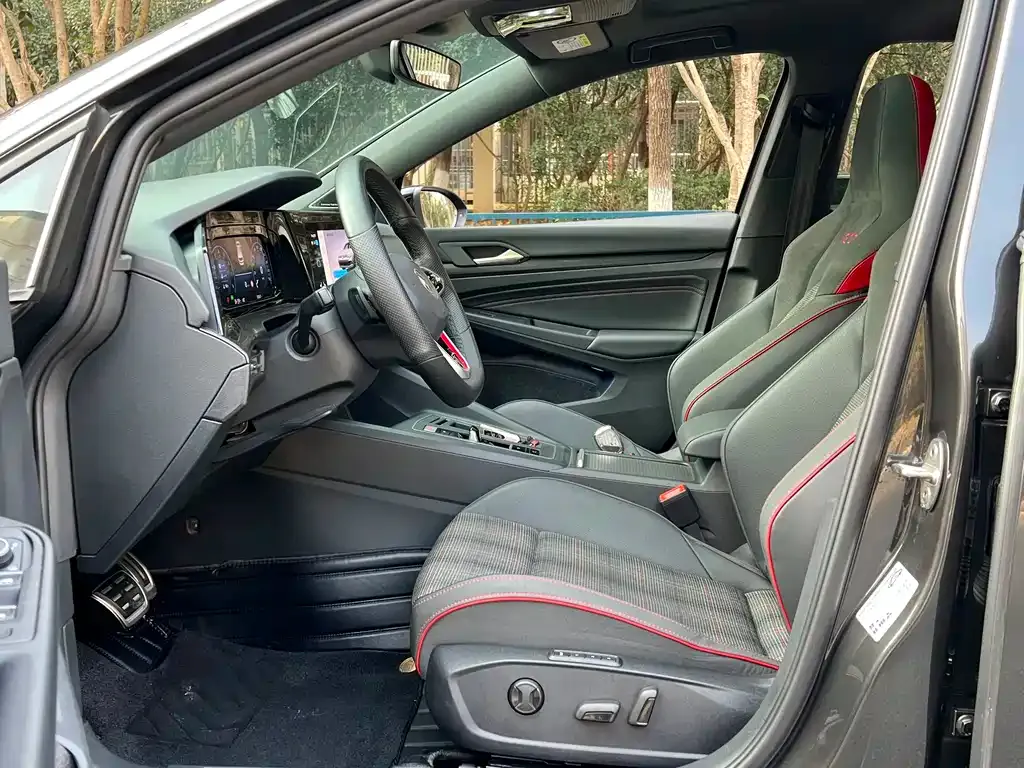 Volkswagen Golf GTI — фото 7