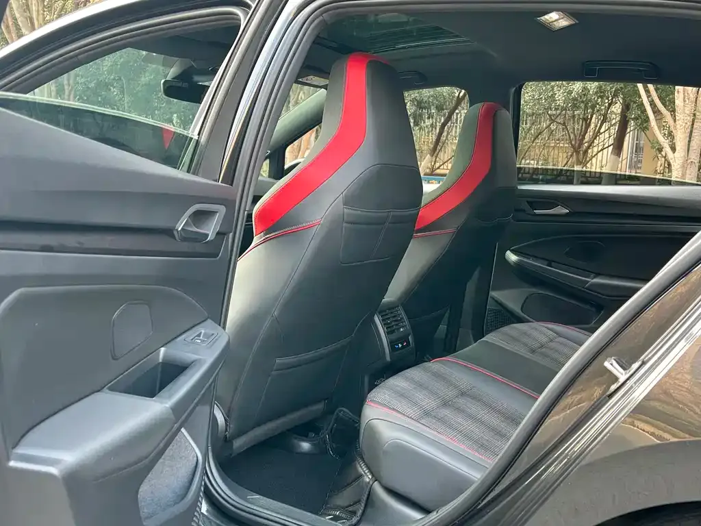 Volkswagen Golf GTI — фото 4