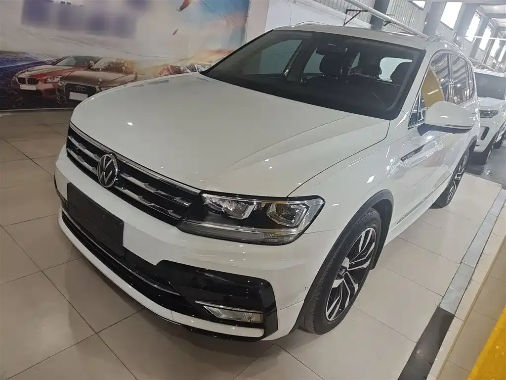 Volkswagen Tiguan L — фото 1