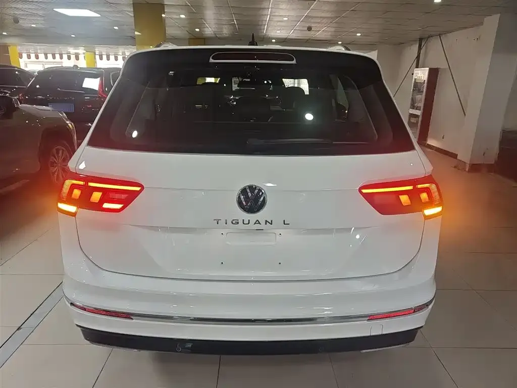 Volkswagen Tiguan L — фото 3