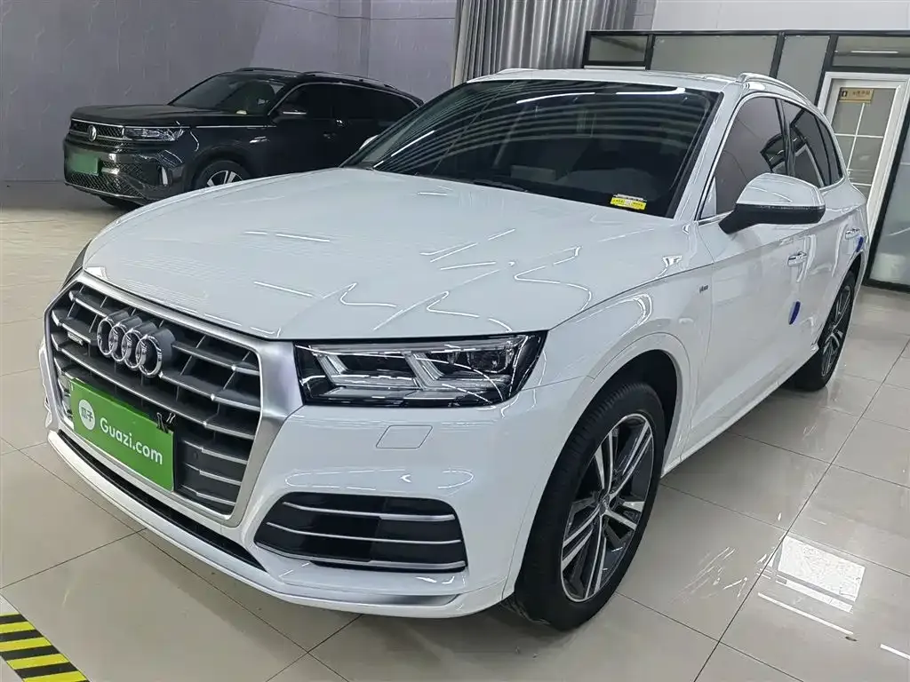 Audi Q5L — фото 10