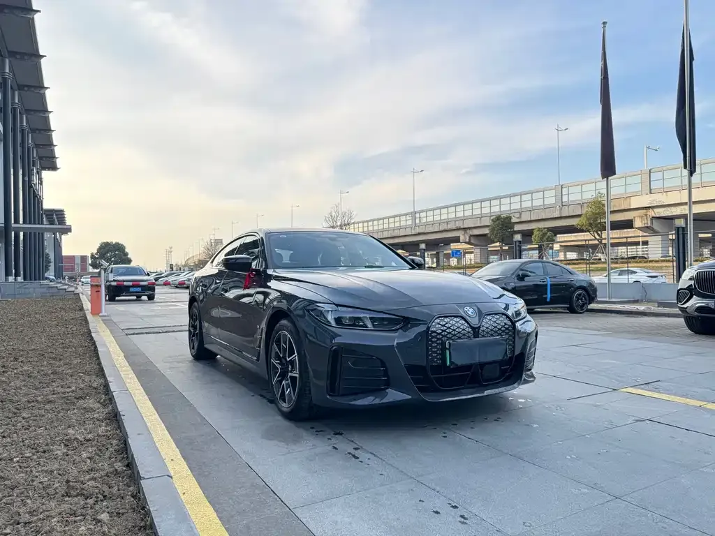 BMW i4 — фото 4