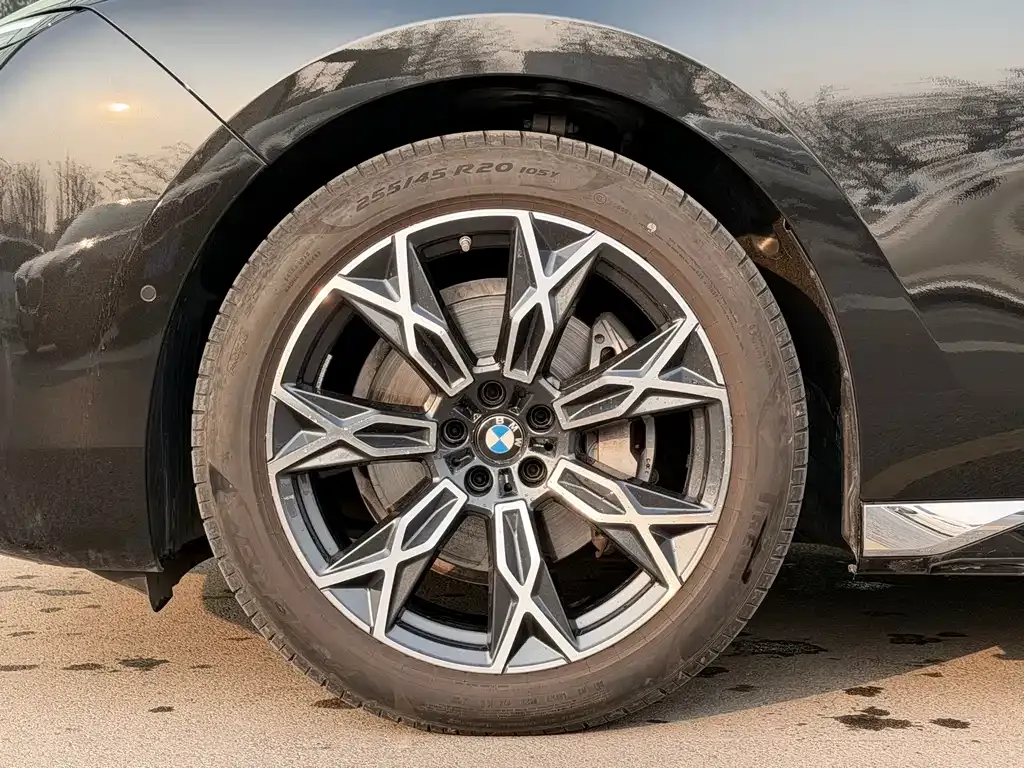 BMW 7 Series — фото 10