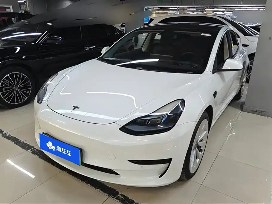 Tesla Model 3 — фото 1