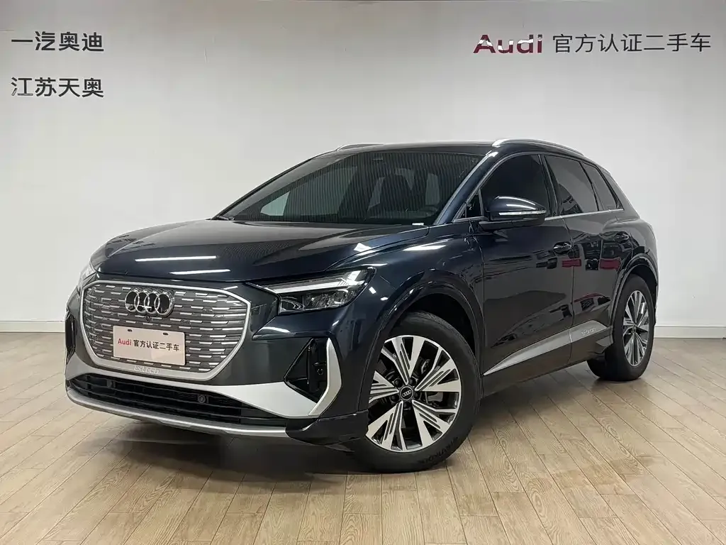 Audi Q4 e-tron — фото 1