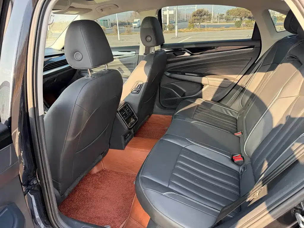 Volkswagen Passat — фото 4