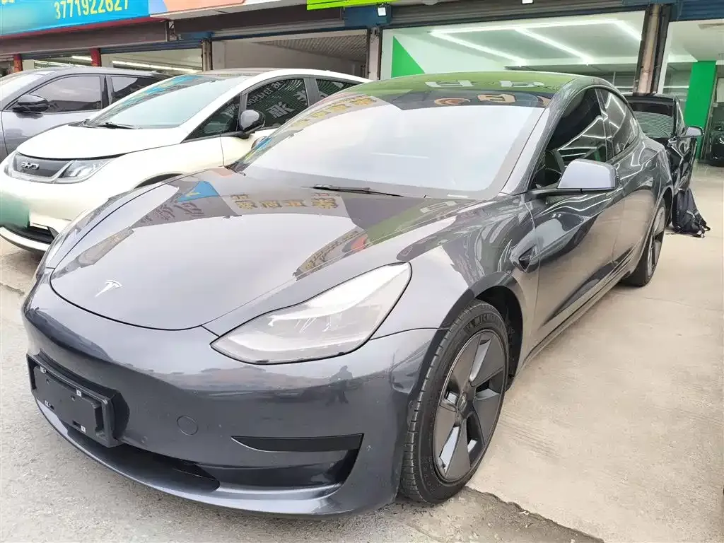 Tesla Model 3 — фото 1